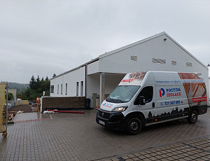 Zateplení stropu dětské léčebny pomocí foukané izolace